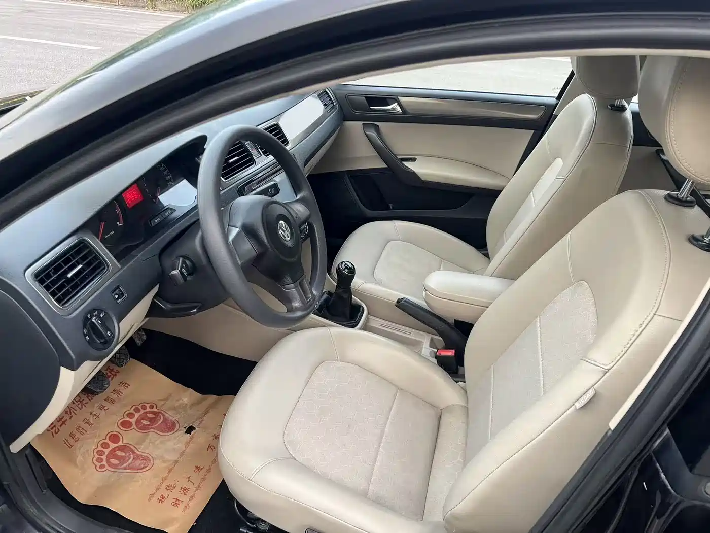 Volkswagen Santana 2013 1.6L Manual Comfort Edition фото 8