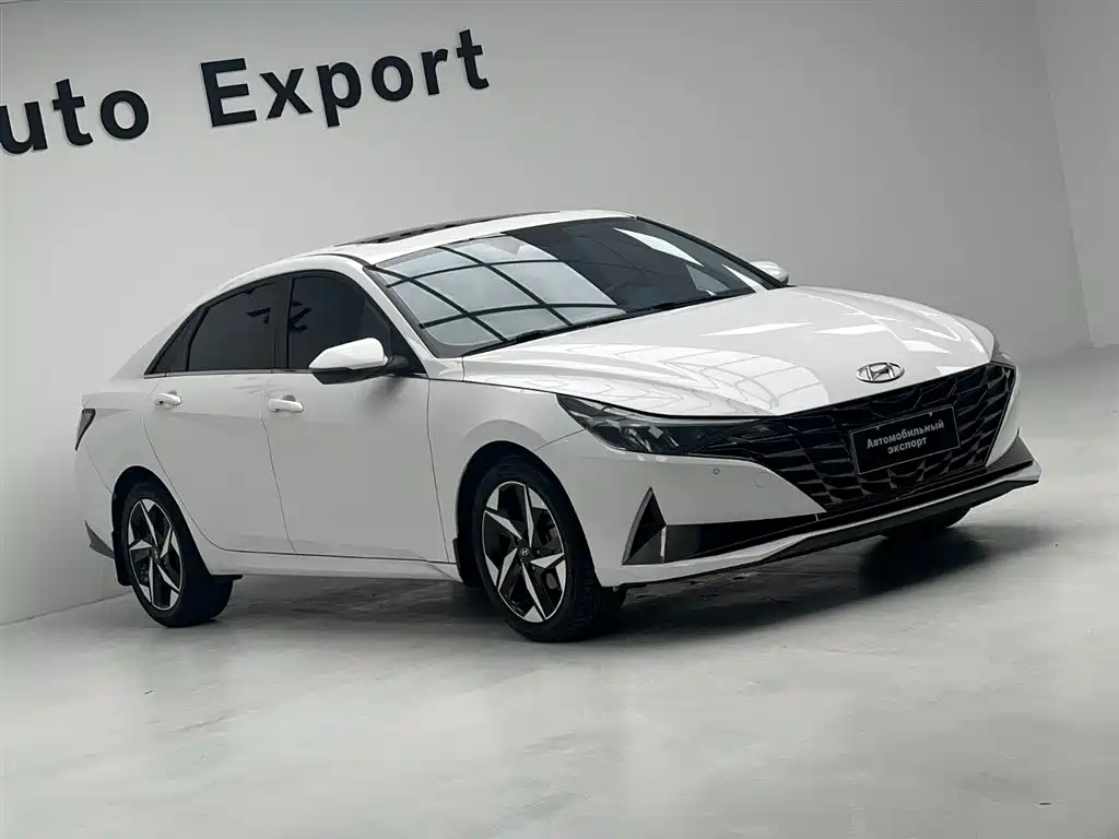Hyundai Elantra 2021 1.5L CVT LUX Premium Edition фото 3