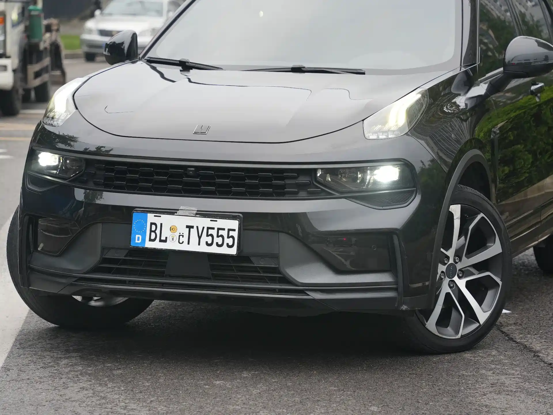Photo 3 - Lynk & Co 01