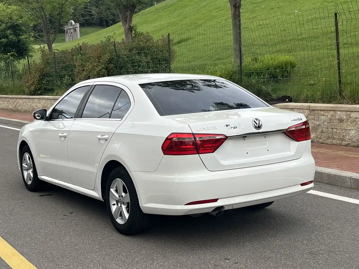 Volkswagen Lavida 2017 1.6L Automatic Trend Edition фото 10