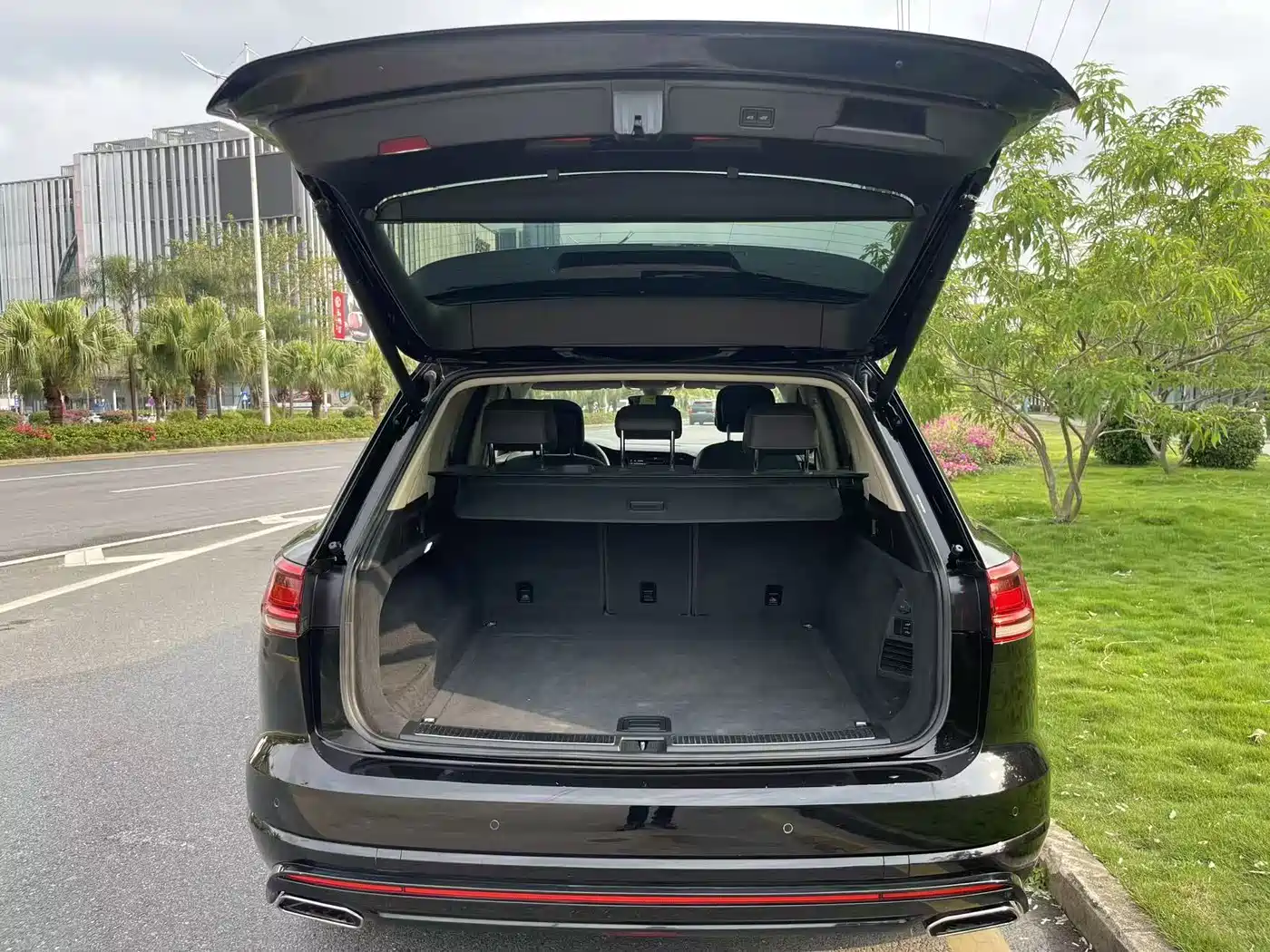 Volkswagen Touareg 2019 3.0TSI Sharp Edge Edition China VI фото 9