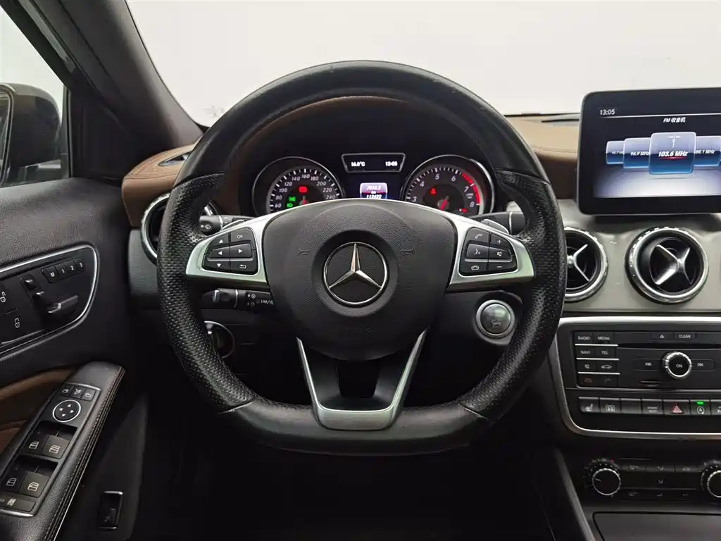 Mercedes-Benz GLA 2016 GLA 260 4MATIC Sport фото 11