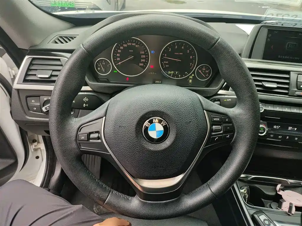 BMW 3 Series GT 2018 320i Fashion фото 7