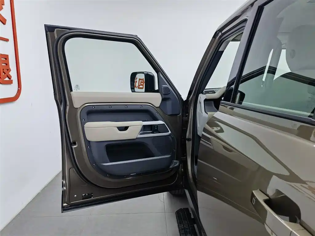 Land Rover Defender 2020 Model 110 P400 SE фото 8