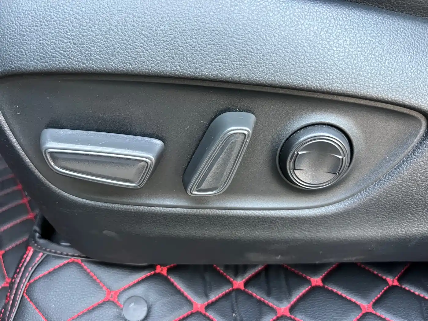 Toyota RAV4 Rongfang Dual Engine E+ 2022 2.5L 2WD Elite Pro фото 17