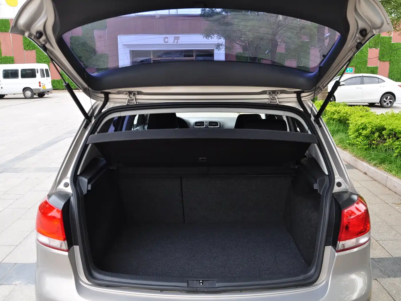 Volkswagen Golf 2012 1.6 Manual Comfort Type фото 7