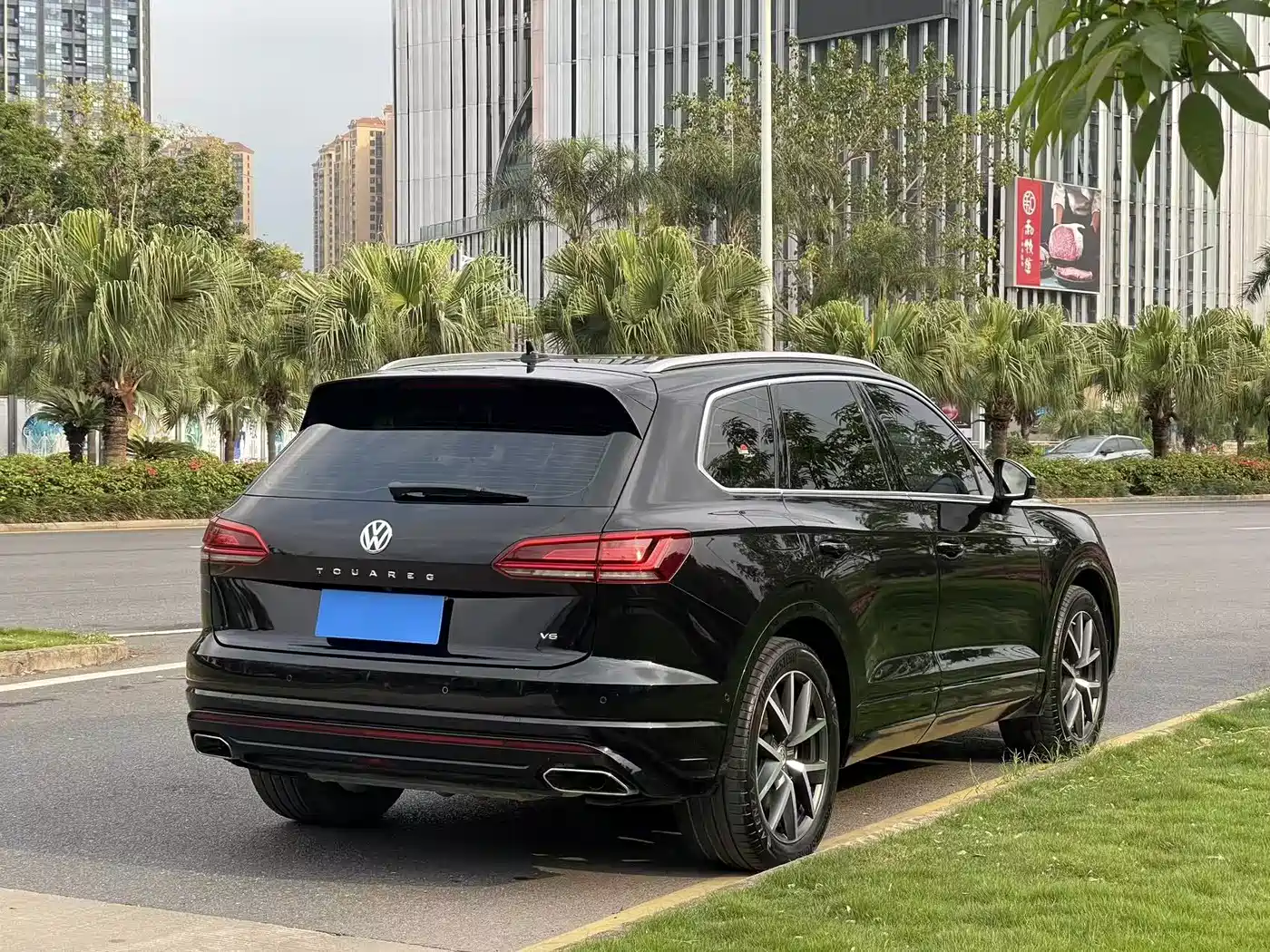Volkswagen Touareg 2019 3.0TSI Sharp Edge Edition China VI фото 6