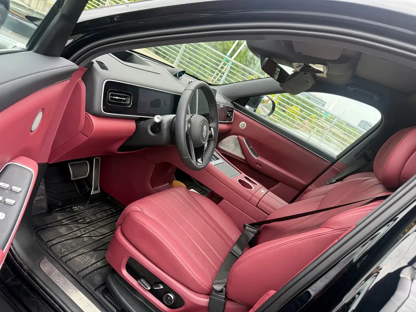 AITO Wenjie AITO M7 2026 Extended Range Max Long Range Edition 5-Seater фото 4