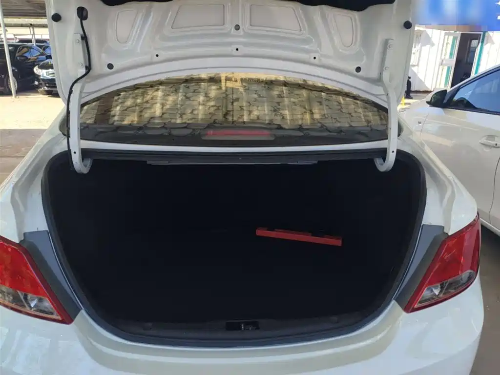 Hyundai Verna 2016 1.4L Automatic Smart GLS фото 19