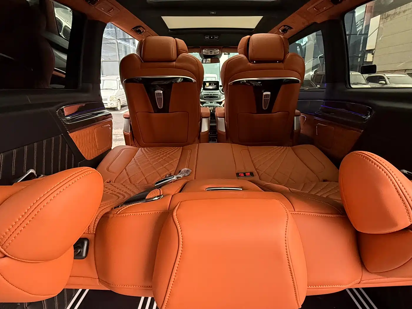 Mercedes-Benz V-Class 2018 V 260 L Premium Long Wheelbase Edition China VI фото 8