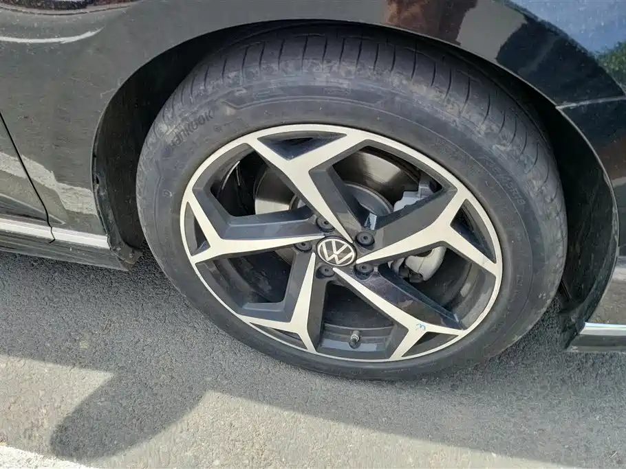 Volkswagen Magotan 2024 2 Million Units Public Sharing Edition 330TSI DSG Luxury фото 6