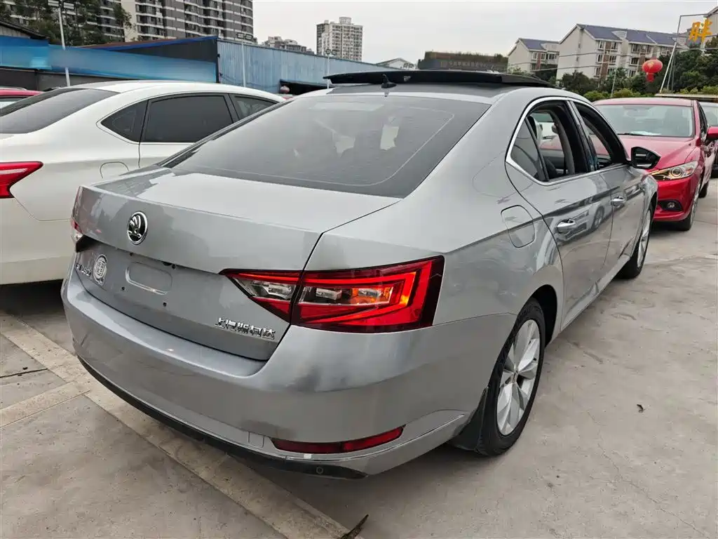 Škoda Superb 2019 TSI280 DSG Comfort Edition фото 7
