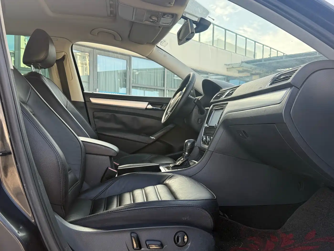 Volkswagen Passat 2014 1.8TSI DSG Executive Edition фото 6
