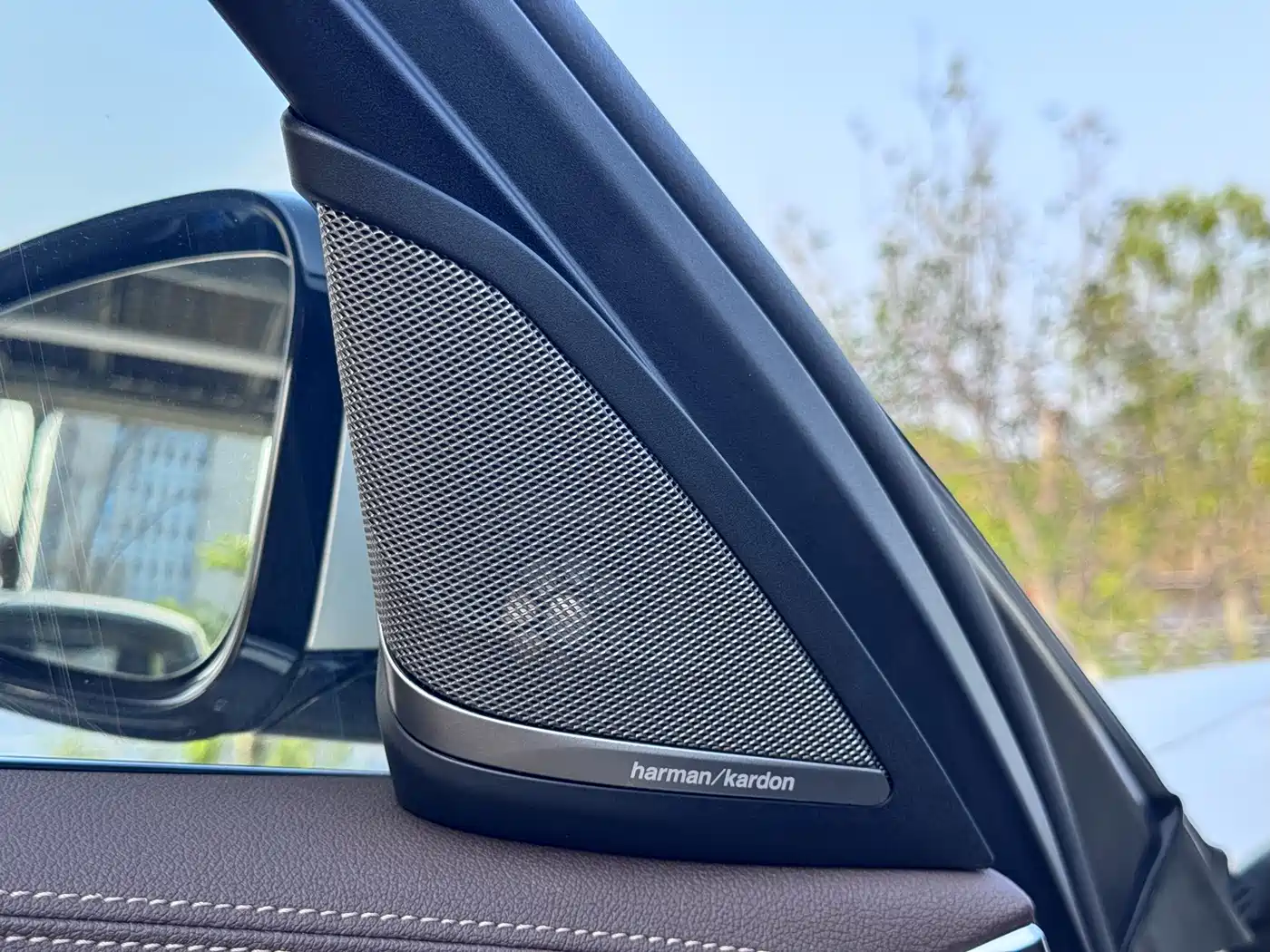 BMW 5 Series New Energy 2020 530Le Range Upgrade Pioneer Edition фото 28