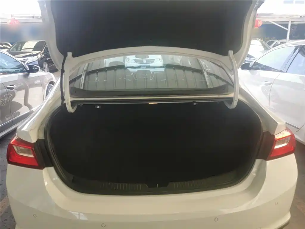 Chevrolet Malibu XL 2017 1.5T Auto Sport Edition фото 15