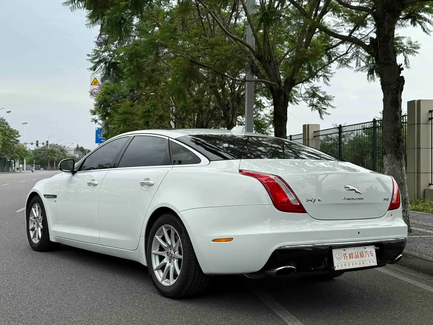 JAGUAR XJ