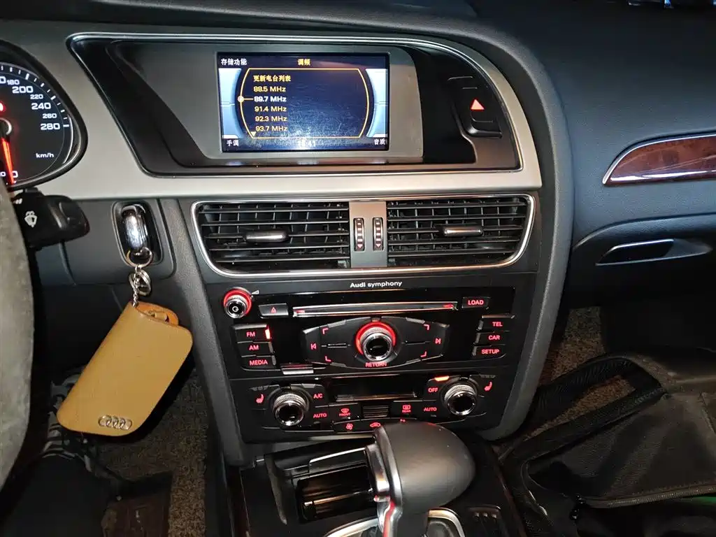 Audi A4L 2016 35 TFSI Automatic Comfort фото 9