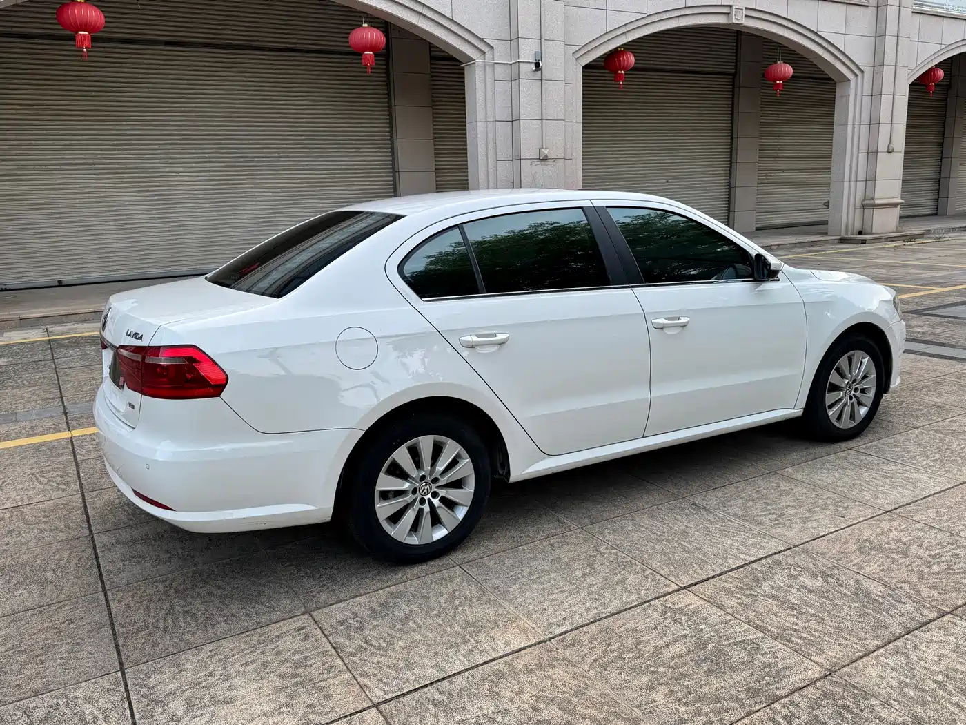Volkswagen Lavida 2013 Facelift 1.4TSI DSG Comfort фото 9