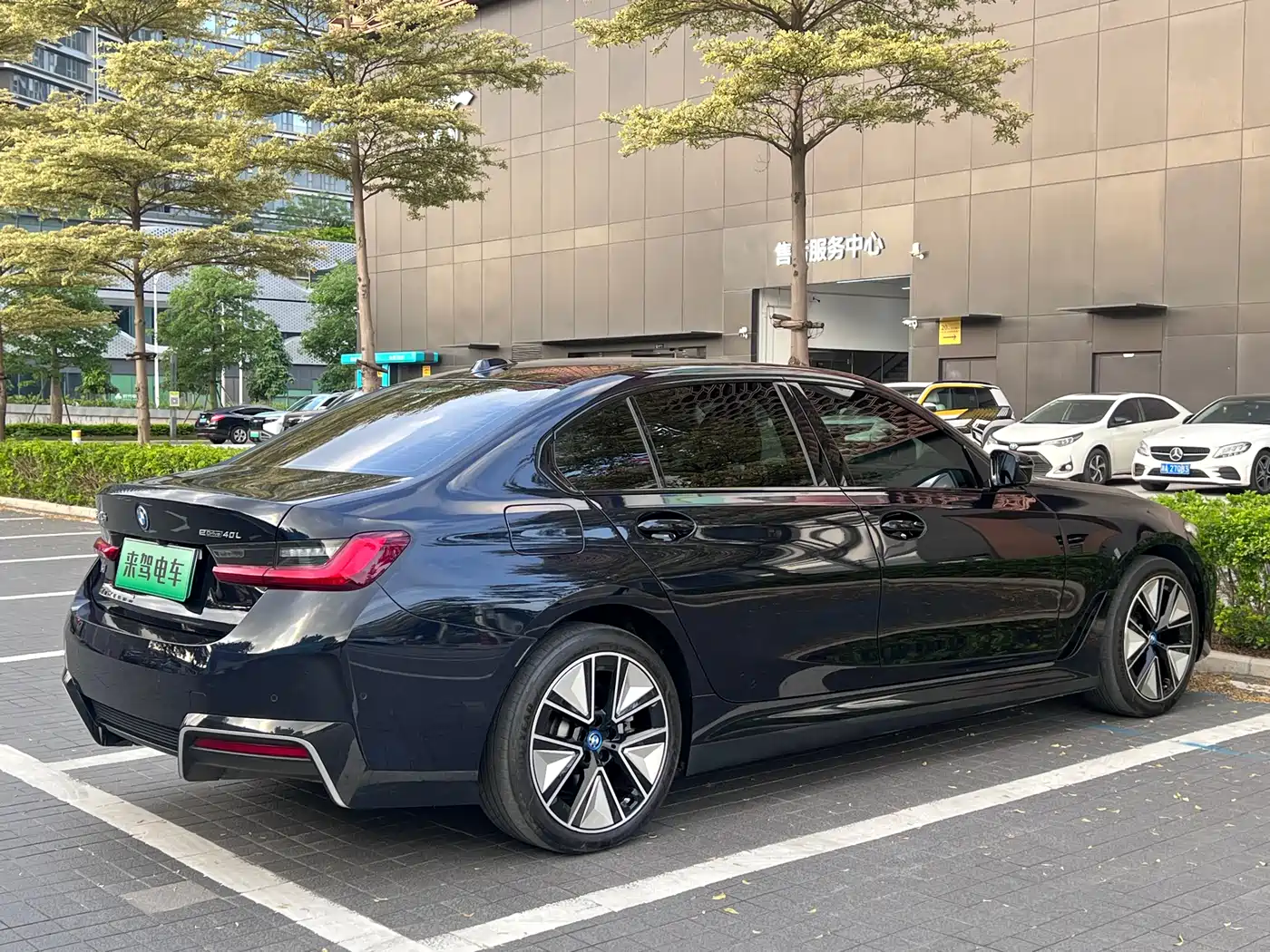 BMW i3 2023 eDrive 40 L Shadow Night Sport Package фото 6