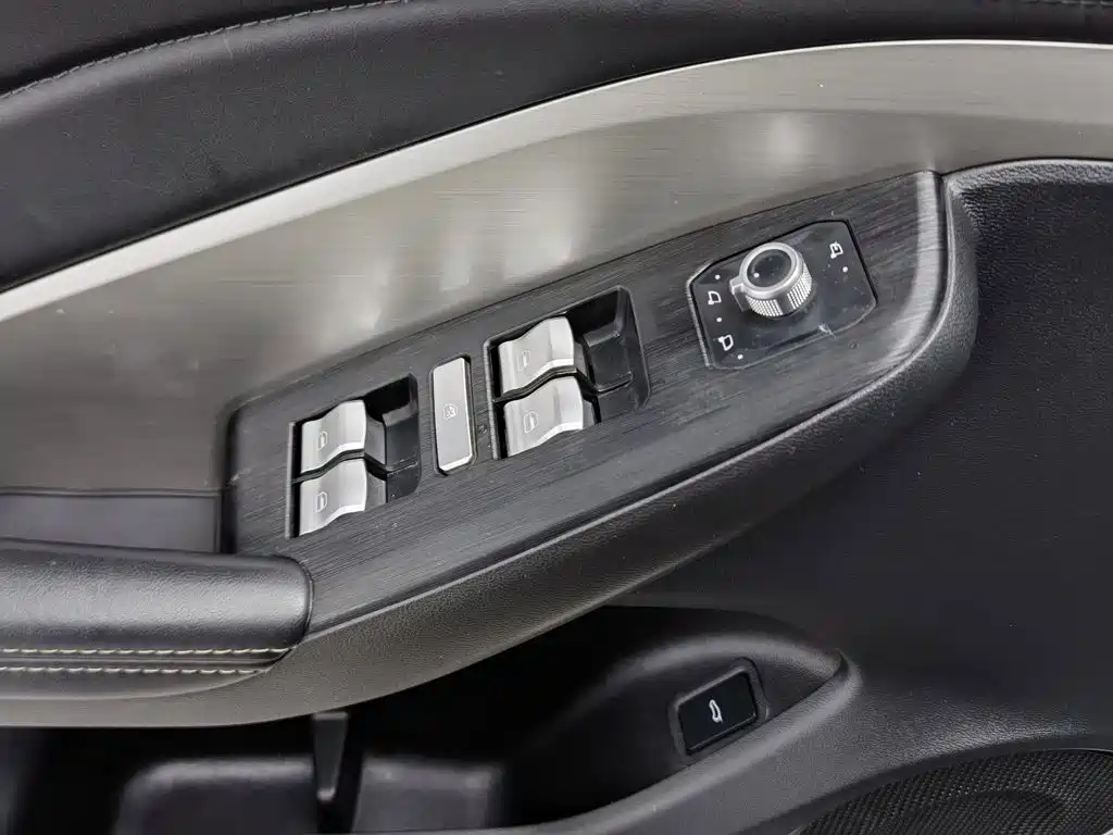 WEY VV6 2020 2020 2.0T 2WD Smart Protection+