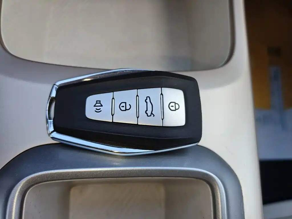 Фото 9 - Geely Geometry E Firefly