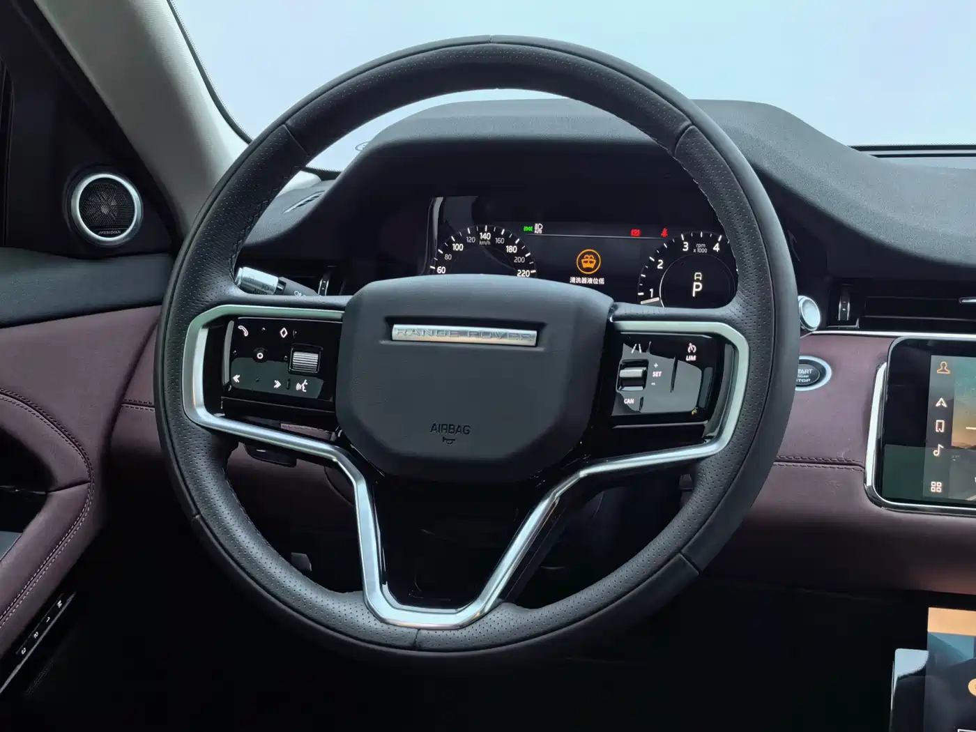 Land Rover Range Rover Evoque 2022 Range Rover Evoque L 249PS R-Dynamic Luxury Edition фото 18