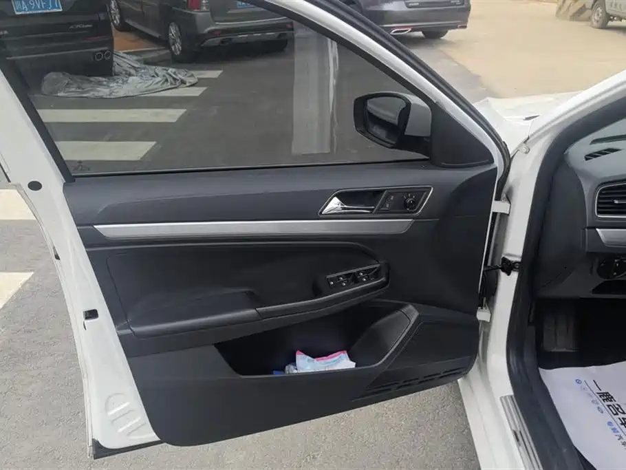 Volkswagen Lavida Tour 2015 230TSI DSG Comfort Edition фото 7