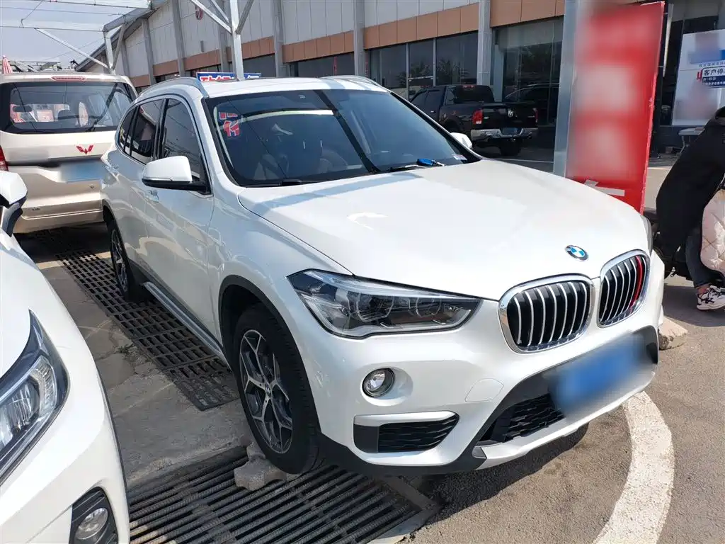 BMW X1 2018 sDrive18Li Premium Model фото 4