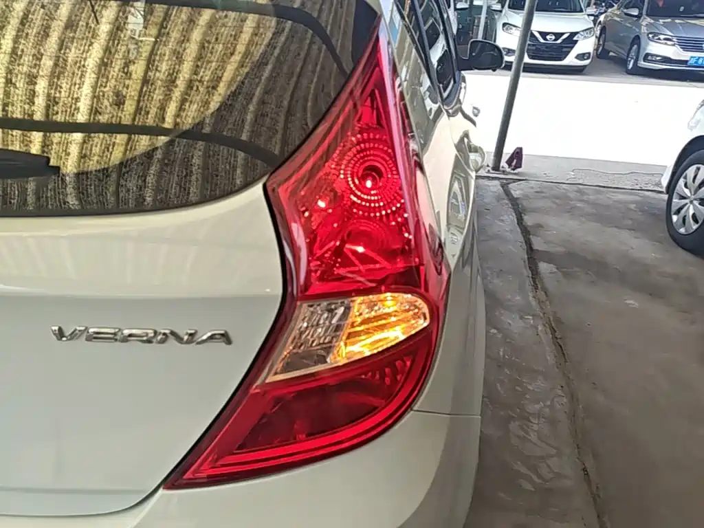 Hyundai Reina 2016 2016 1.4L Automatic GLX Leading