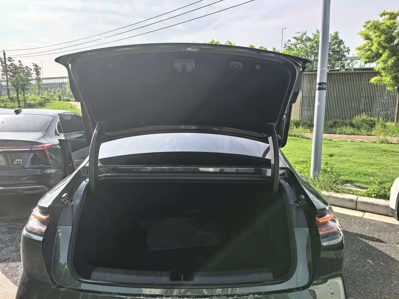 Geely Galaxy Galaxy Xingyao 8 2025 130km EM-i Premium Edition фото 10