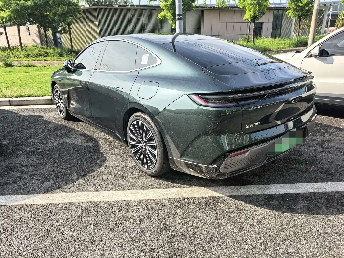 Geely Galaxy Galaxy Xingyao 8 2025 130km EM-i Premium Edition фото 13