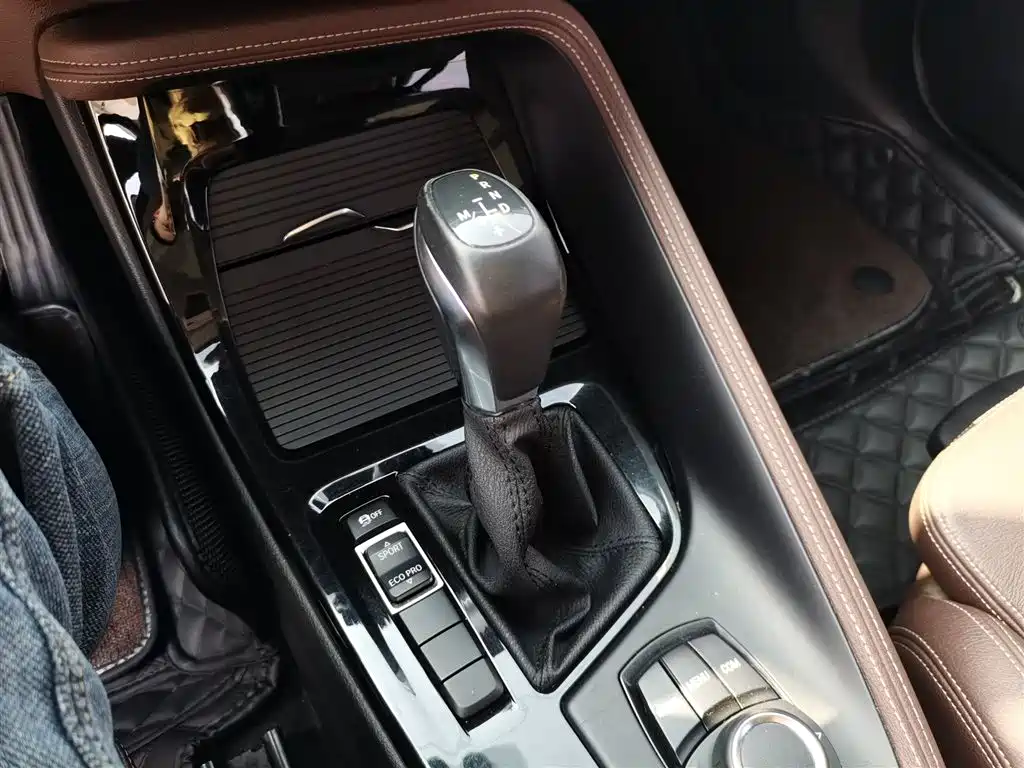 BMW X1 2018 sDrive18Li Premium Model фото 14