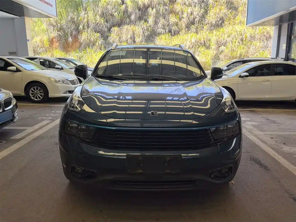Lynk & Co 01 2017 2.0T 2WD Pro Shine Edition фото 3