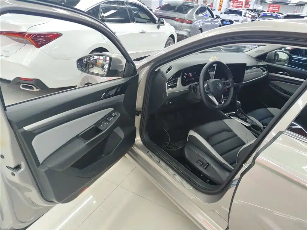 Volkswagen Bora 2023 300TSI DSG Premium Edition фото 12
