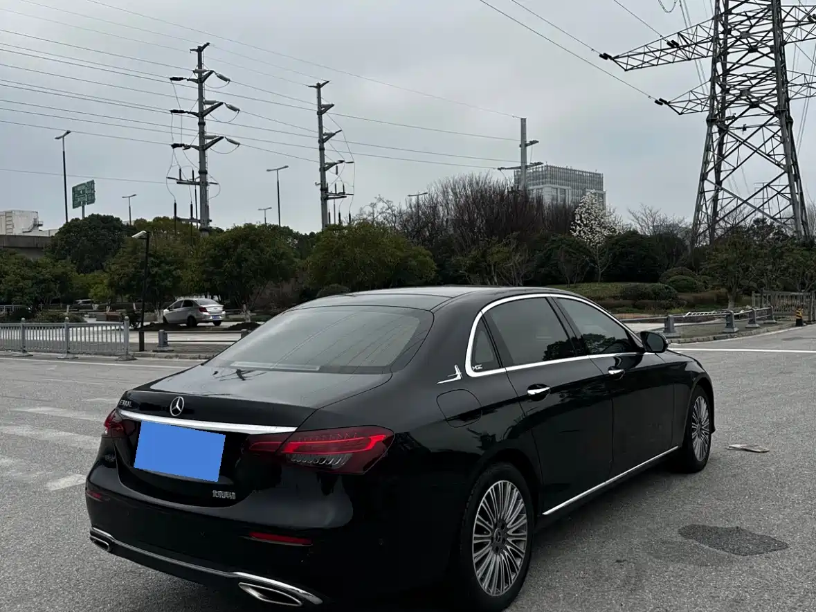 MERCEDES-BENZ E CLASS