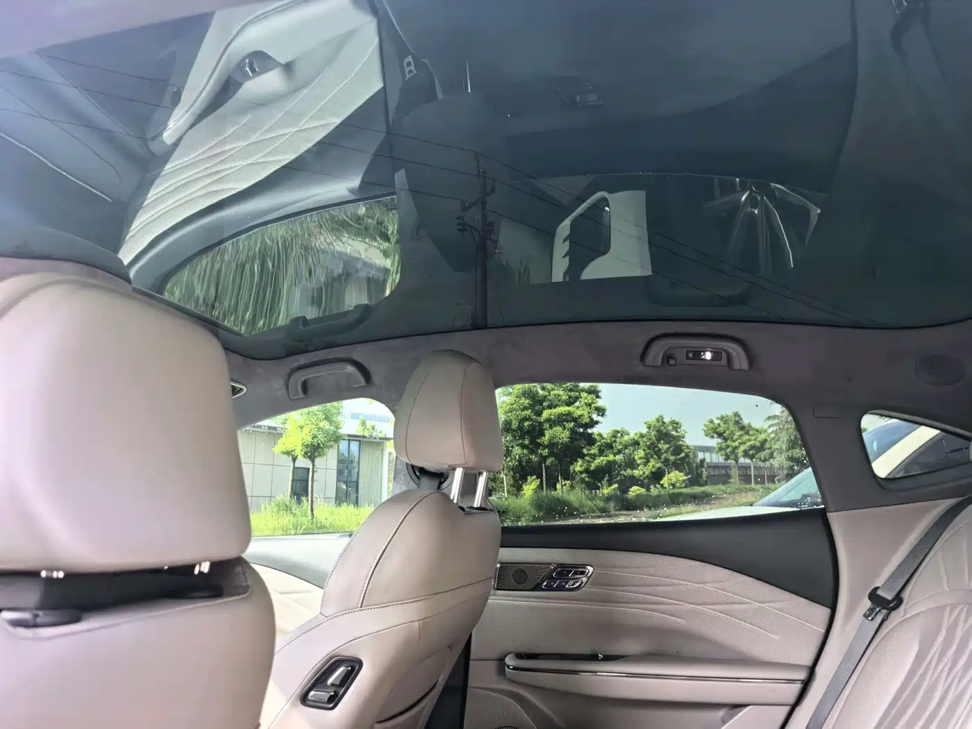 Geely Galaxy Galaxy Xingyao 8 2025 130km EM-i Premium Edition фото 7