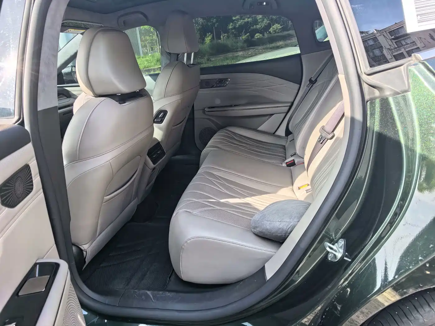 Geely Galaxy Galaxy Xingyao 8 2025 130km EM-i Premium Edition фото 6
