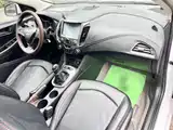 Photo 4 - Chevrolet Cruze
