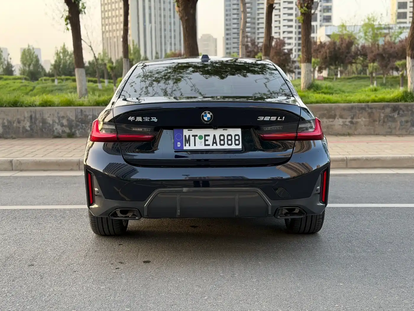 BMW 3 Series 2024 325Li M Sport Shadowline Package фото 7