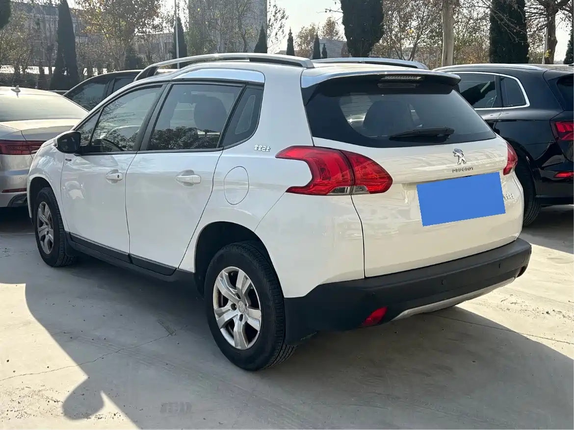 Peugeot 2008 2014 1.6L Manual Trend Edition фото 5