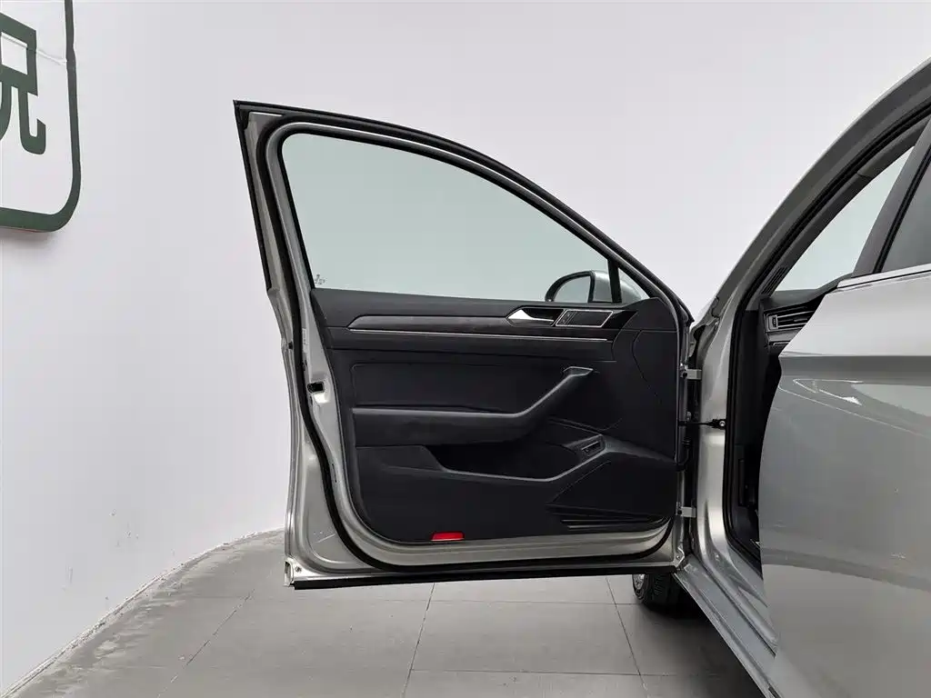 Volkswagen Magotan 2019 330TSI DSG Luxury Class China VI фото 8