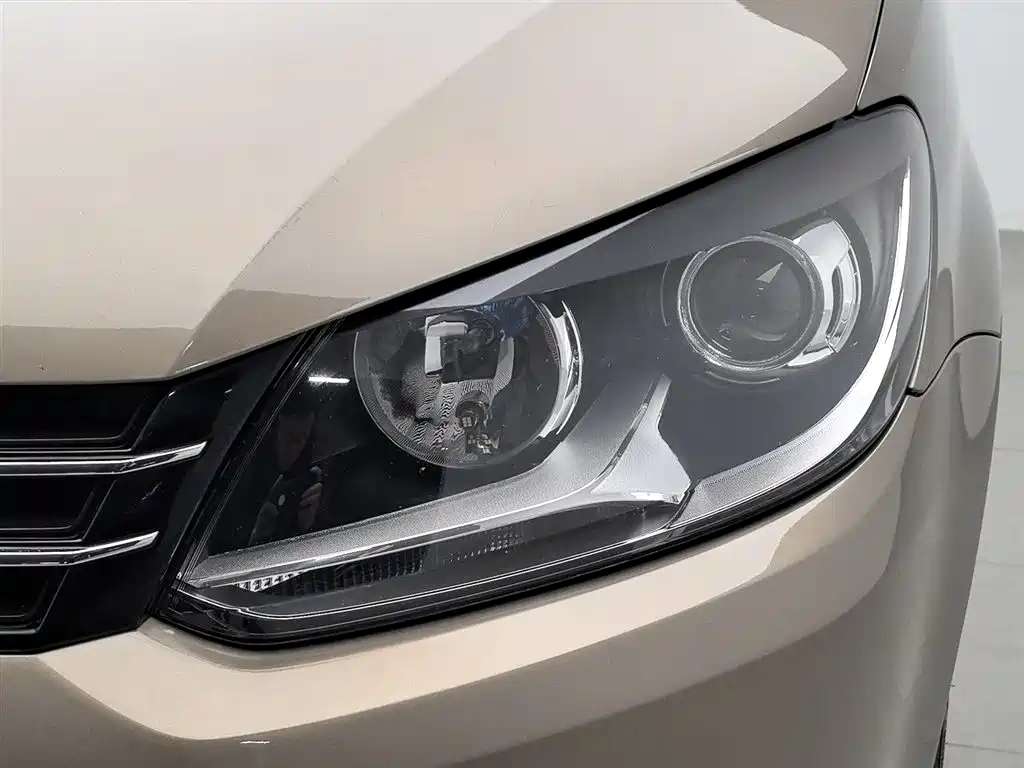 Volkswagen Touran 2015 1.4T Manual Trend Edition 5-seater фото 7