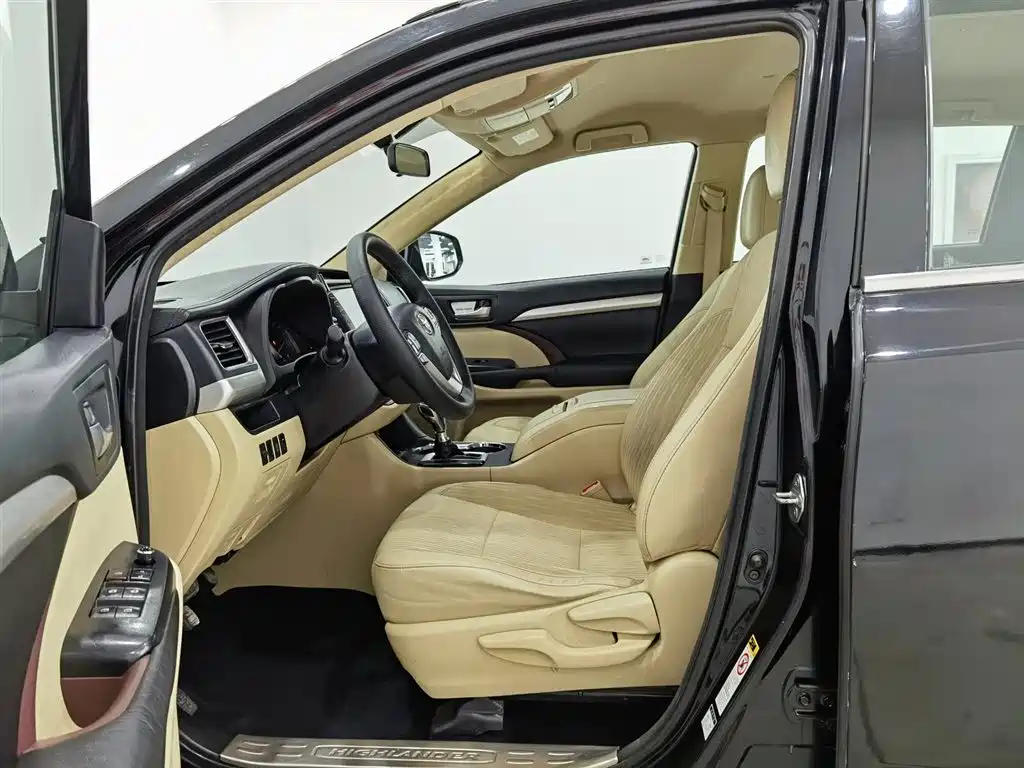 Toyota Highlander 2015 2.0T AWD Elite Edition 7-seater фото 10