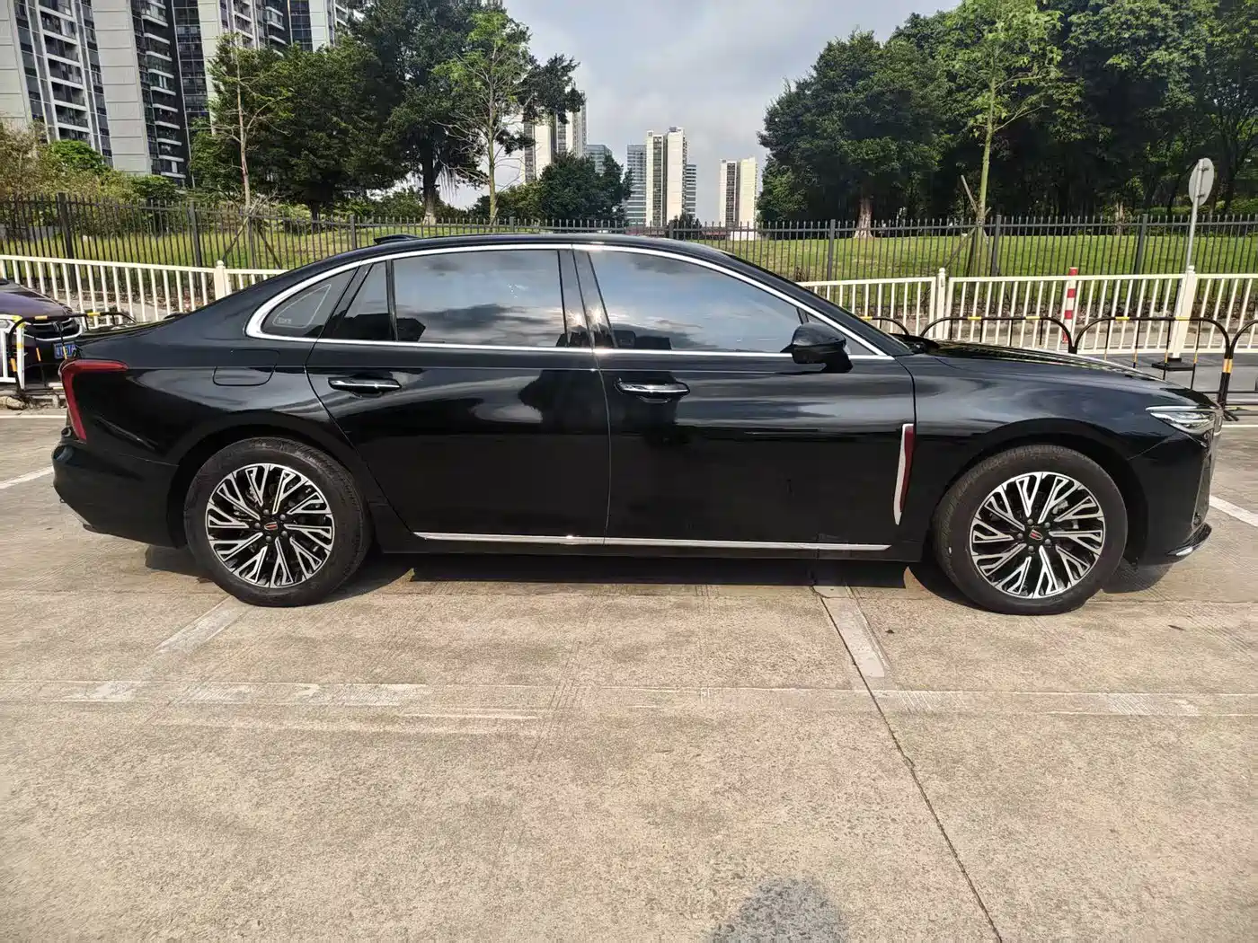 Hongqi H5 2024 2.0T Automatic Smart Connect Flag Smooth Edition фото 11