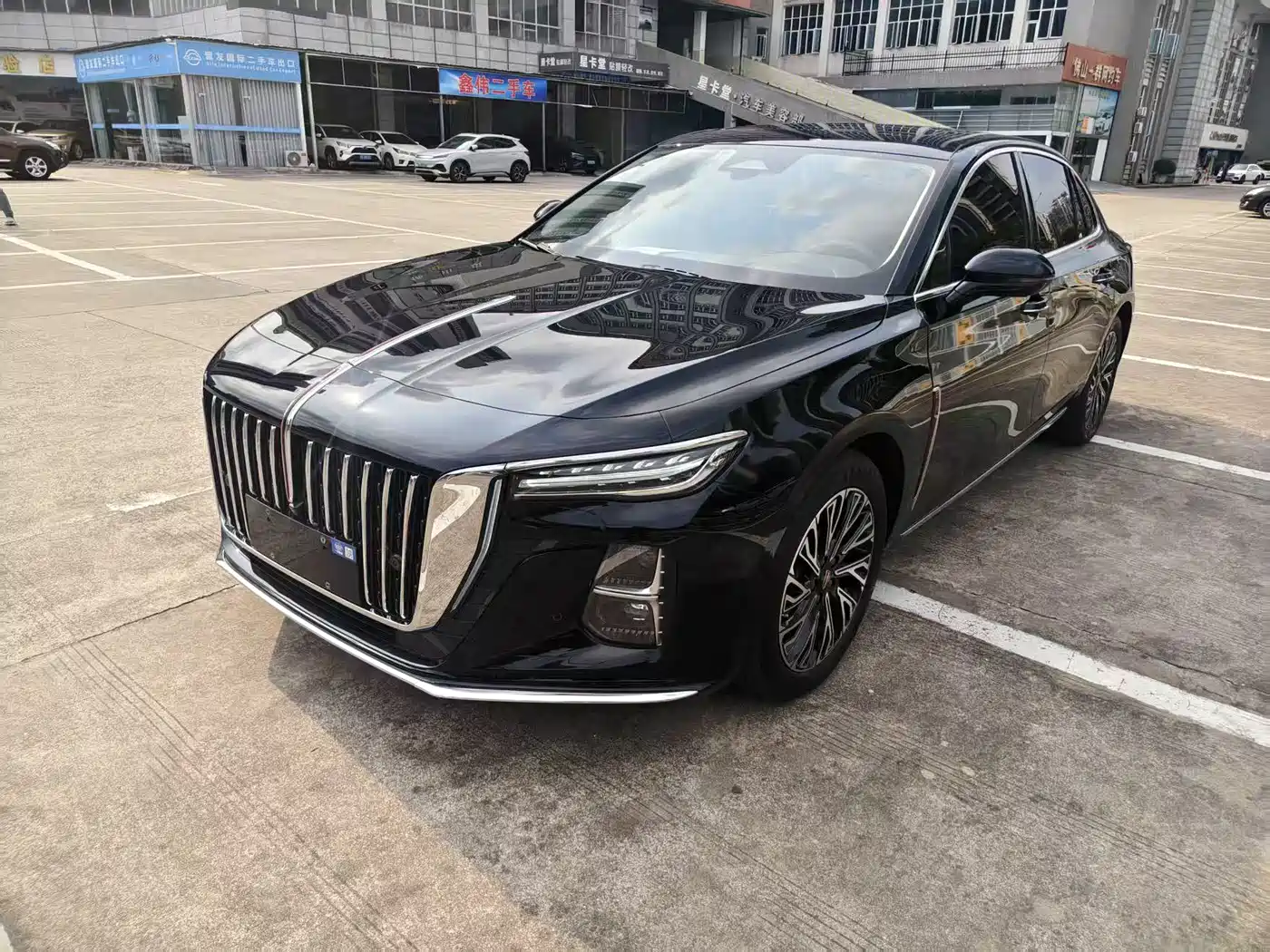 Hongqi H5 2024 2.0T Automatic Smart Connect Flag Smooth Edition