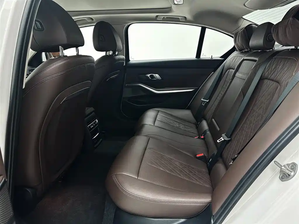 BMW 3 Series 2023 320Li M Sport Package фото 22