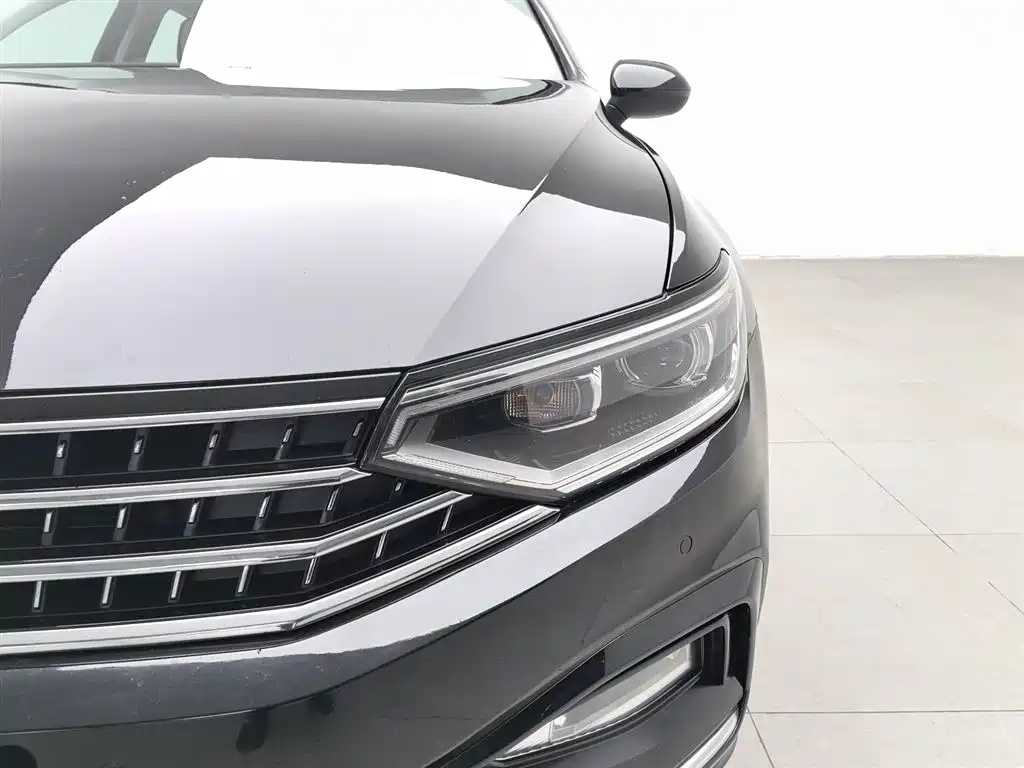 Volkswagen Magotan 2023 Model 2 Million Commemorative Edition 330TSI DSG Luxury фото 7