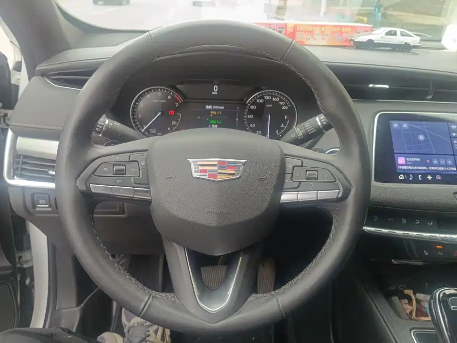 Photo 15 - Cadillac XT4