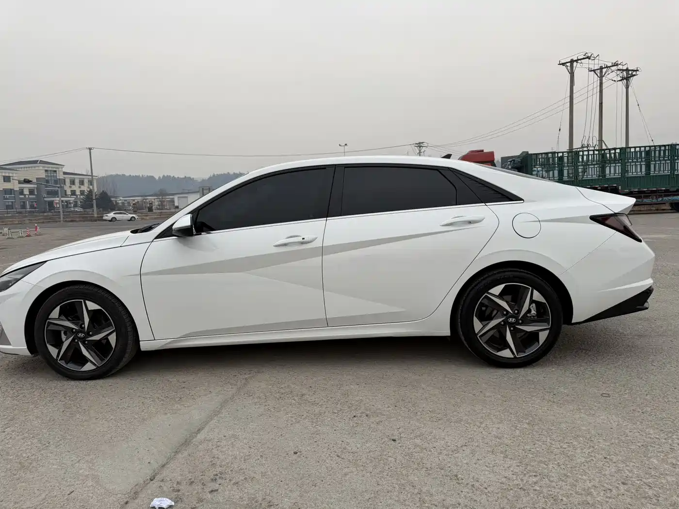 HYUNDAI ELANTRA