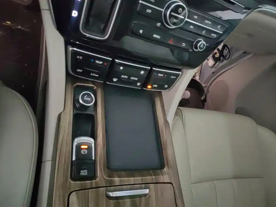 GAC Trumpchi Trumpchi M8 2018 320T Exclusive Edition фото 16